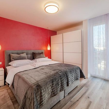 Luxury Apartment Sandra Split Exterior photo