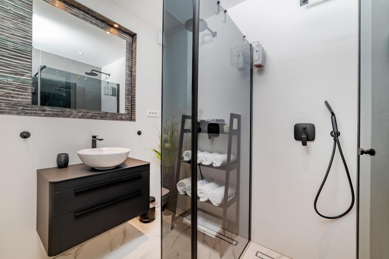 Luxury Apartment Sandra Split Exterior photo
