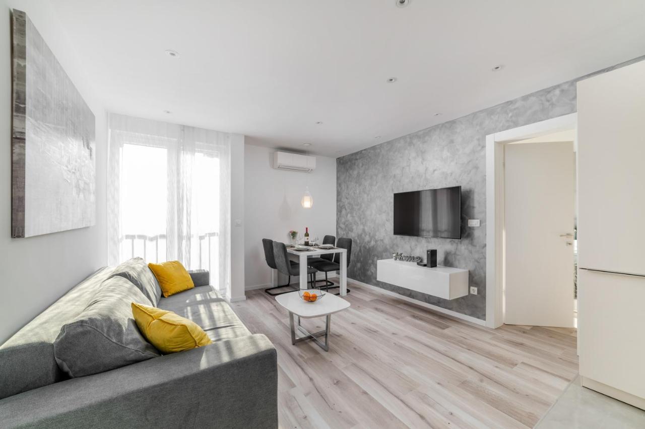 Luxury Apartment Sandra Split Exterior photo